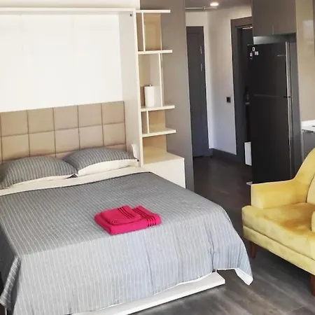 Wonderfully Located Seaside 3 Minutes To Metro * Istanbul