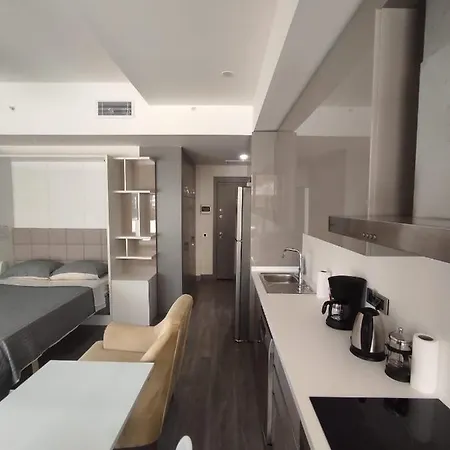 Wonderfully Located Seaside 3 Minutes To Metro Apartment