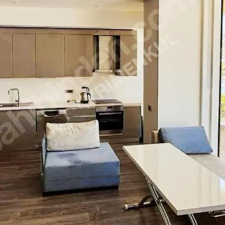Wonderfully Located Seaside 3 Minutes To Metro Apartment