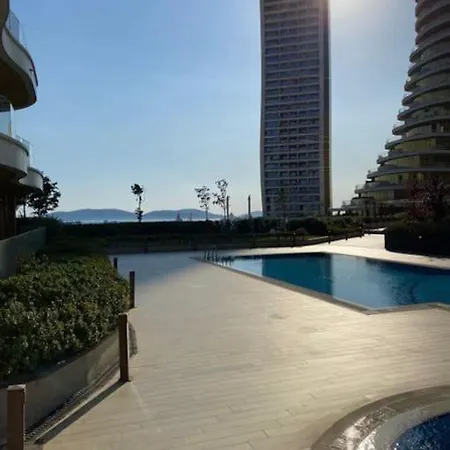 Wonderfully Located Seaside 3 Minutes To Metro * Istanbul