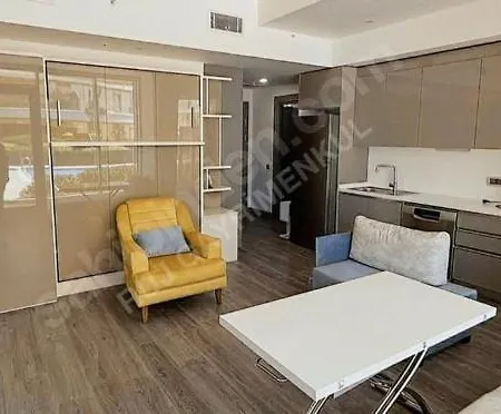 Wonderfully Located Seaside 3 Minutes To Metro Apartment