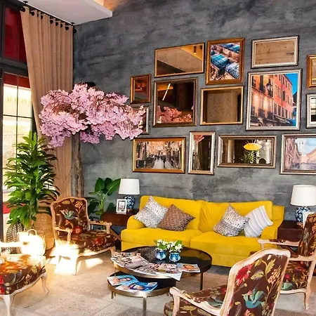 Wonderfully Located Seaside 3 Minutes To Metro Istanbul