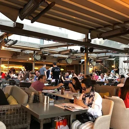 Wonderfully Located Seaside 3 Minutes To Metro * 이스탄불