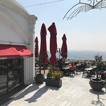 Apartment Wonderfully Located Seaside 3 Minutes To Metro Istanbul